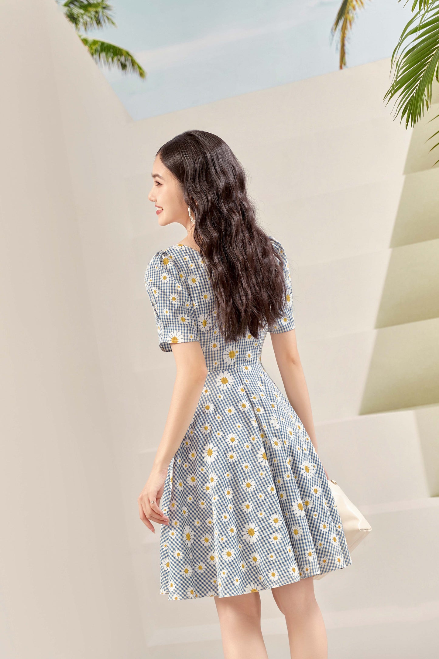 Sweetheart Neckline Dress With One-Row Button
