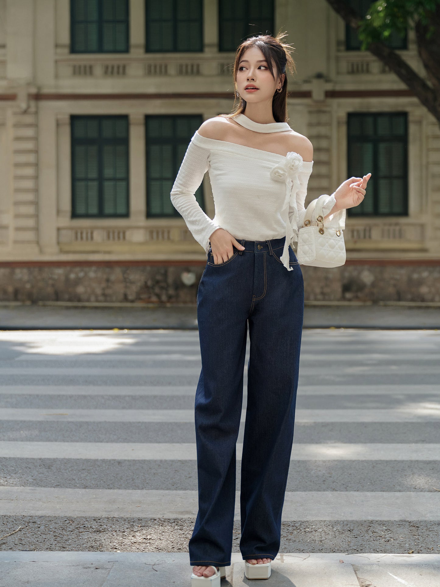 Elas Top - Elegant and Sophisticated Off-Shoulder Floral Top