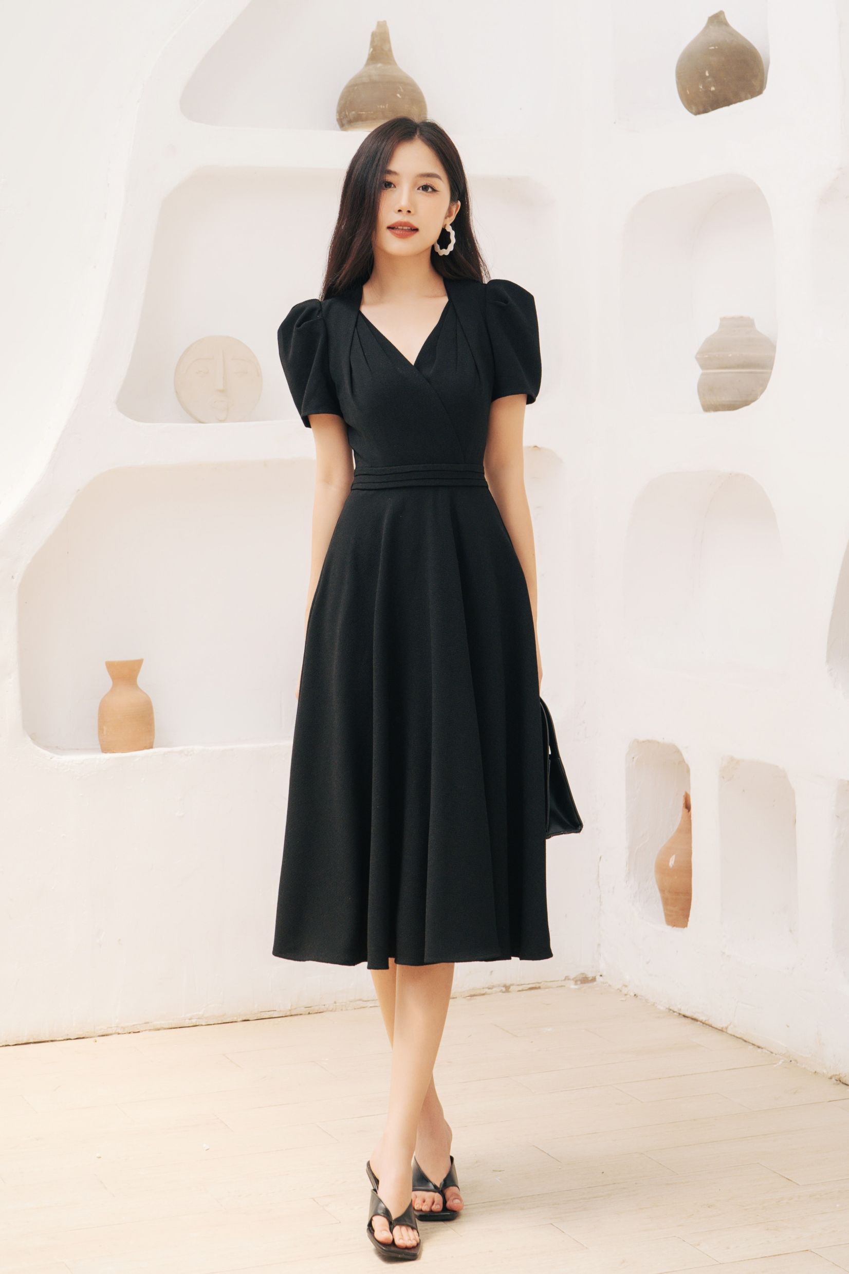 Black V-Neck Midi Dress L / Black Black V-Neck Midi Dress L / Black
