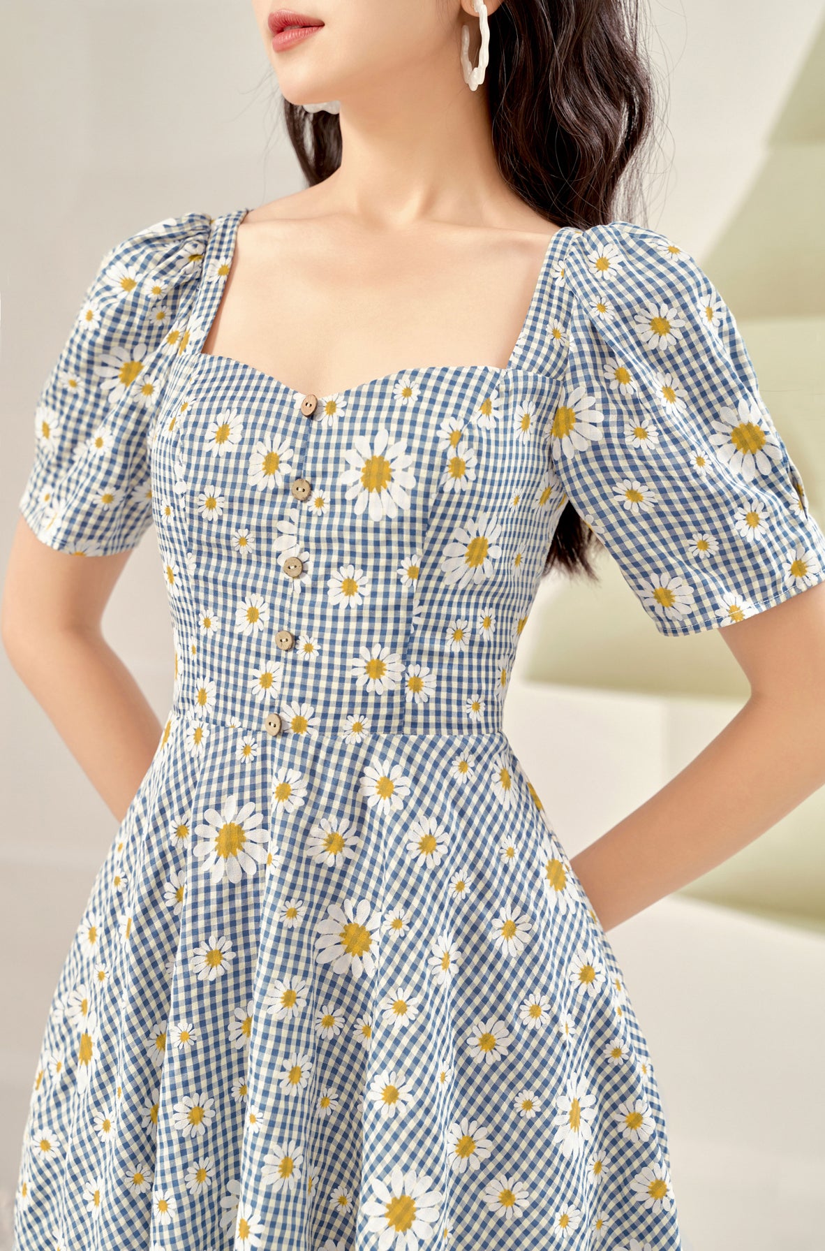 Sweetheart Neckline Dress With One-Row Button