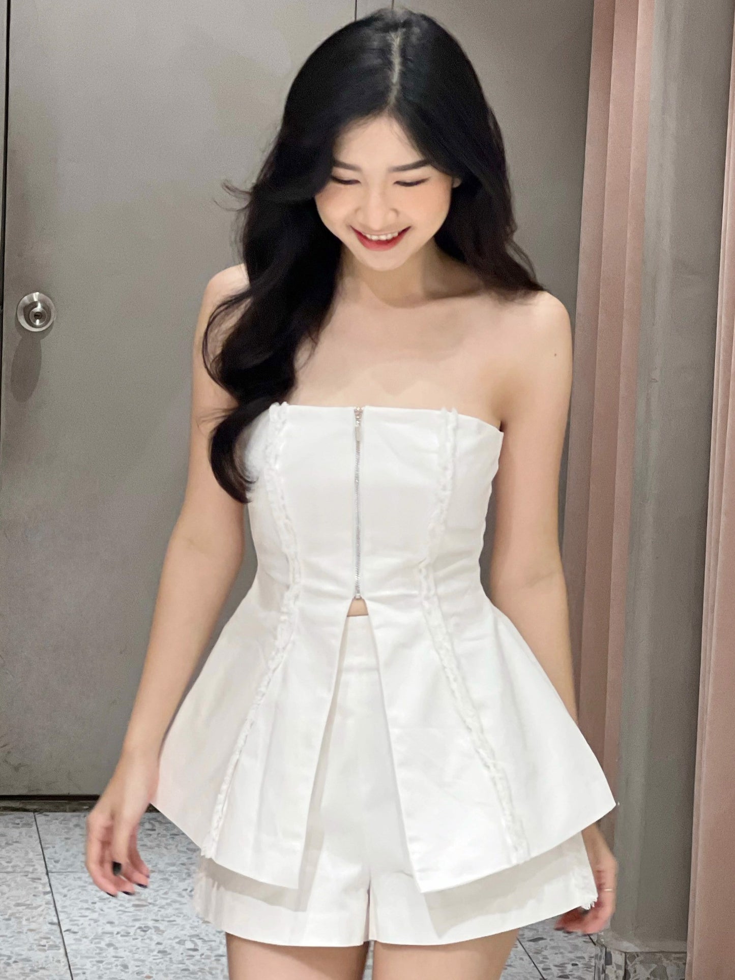 Line Short - Trendy High-Waisted A-Line Shorts With Wide Legs and Pockets